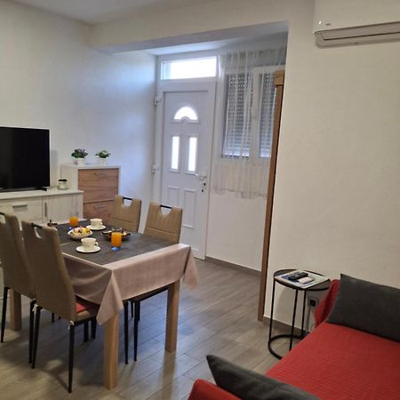 Apartment Neva Split With Free Private Parking Space Екстер'єр фото