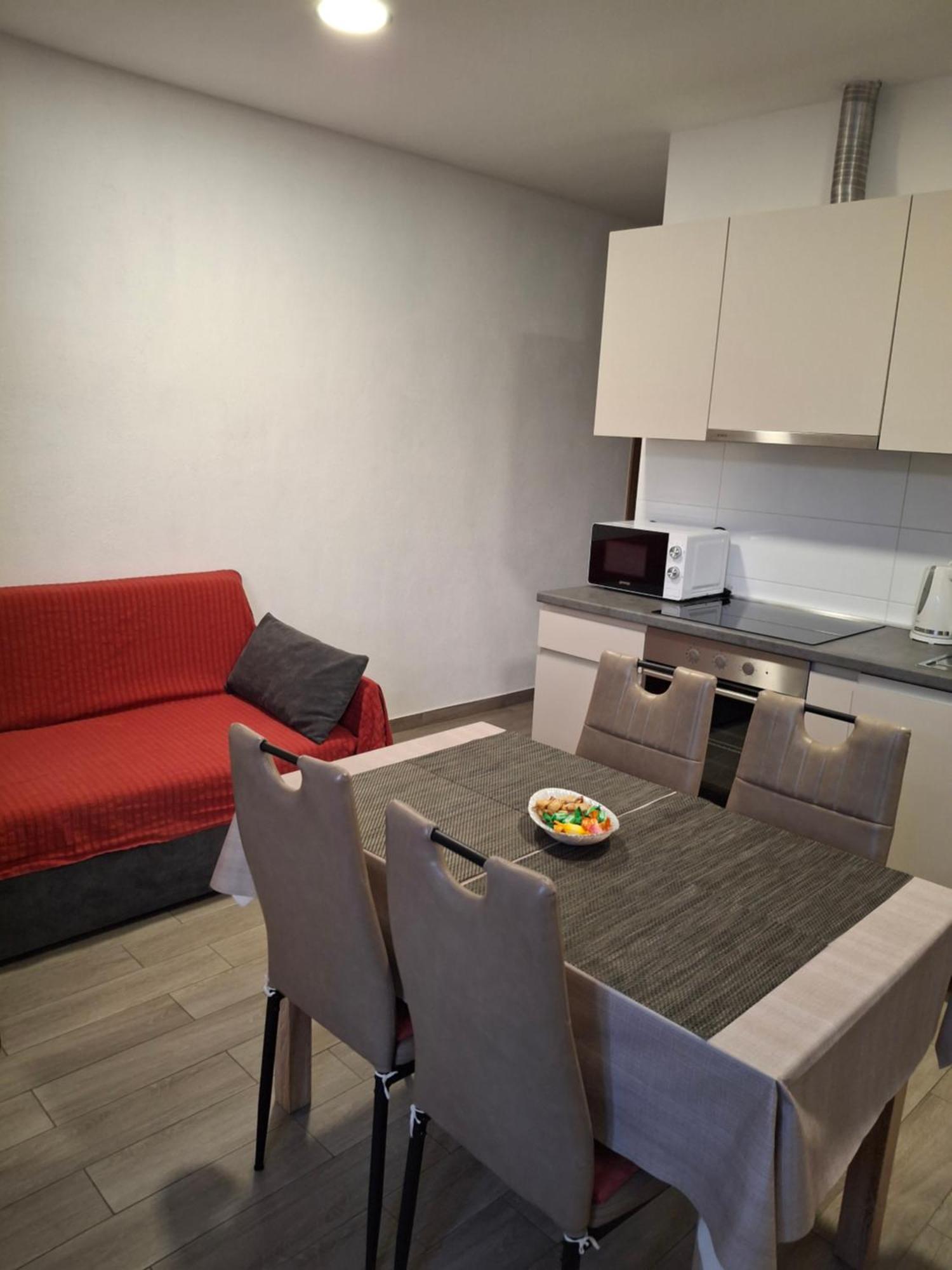 Apartment Neva Split With Free Private Parking Space Екстер'єр фото
