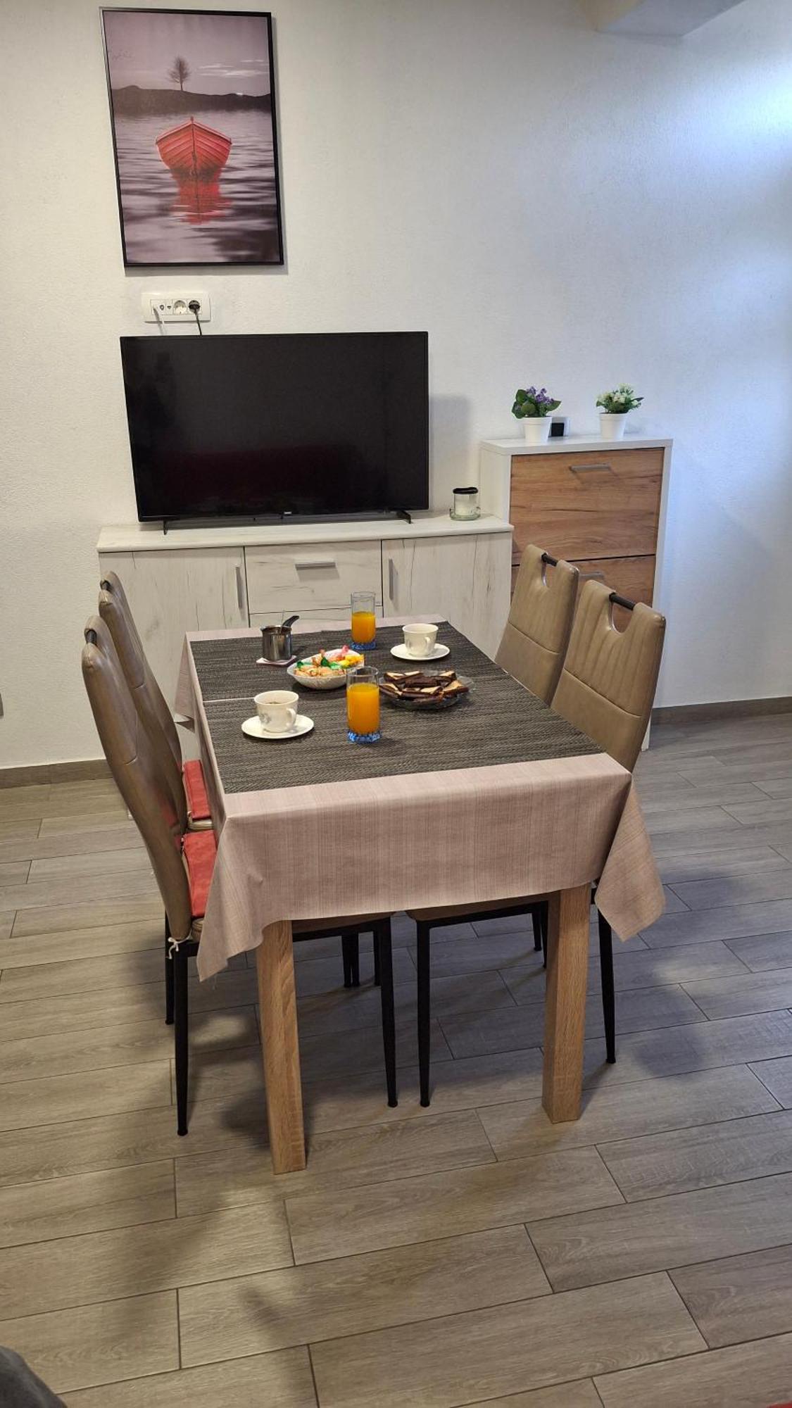 Apartment Neva Split With Free Private Parking Space Екстер'єр фото